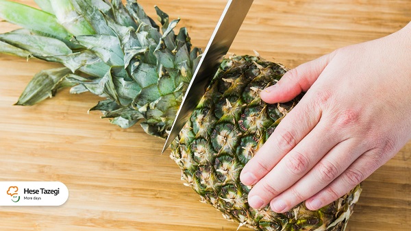 طرز پوست کندن آناناس در خانه به ساده ترین روش